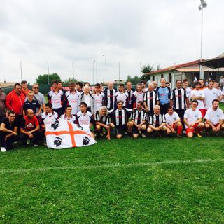 Le Vecchie Glorie vincono il Trofeo dell'Amicizia