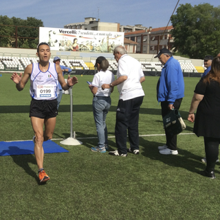 Podio nordafricano alla mezza maratona di Vercelli, quinto Velatta