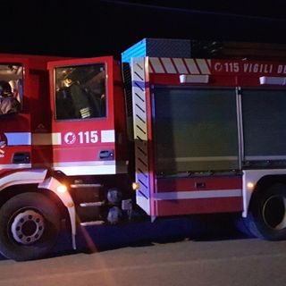 Valdilana, a fuoco una canna fumaria nella notte, foto archivio