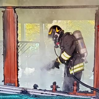 Tettoia a fuoco a Sagliano foto Giacomo Chiarini per newsbiella.it