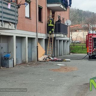 Chiavazza: materasso a fuoco, palazzina evacuata FOTO Mattia Baù per newsbiella.it