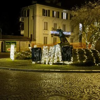 Scritta "XMAS" a Biella, AVS: "Atteggiamento poco attento al valore simbolico delle decisioni pubbliche"