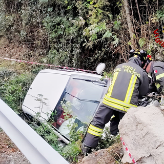 Auto fuori strada a Scopa, arrivano i Vigili del Fuoco Auto fuori strada a Scopa, arrivano i Vigili del Fuoco