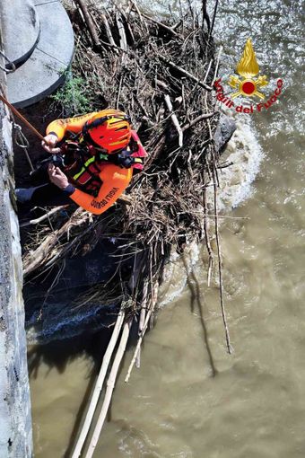 Disostruzione del ponte a Buronzo grazie ai Fluviali dei Vigili del Fuoco