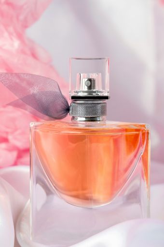 Profumi donna: ecco quali fragranze scegliere per l’ufficio