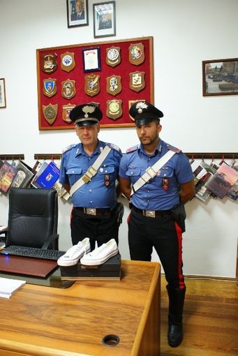 Minorenne arrestato per aver rubato un paio di scarpe