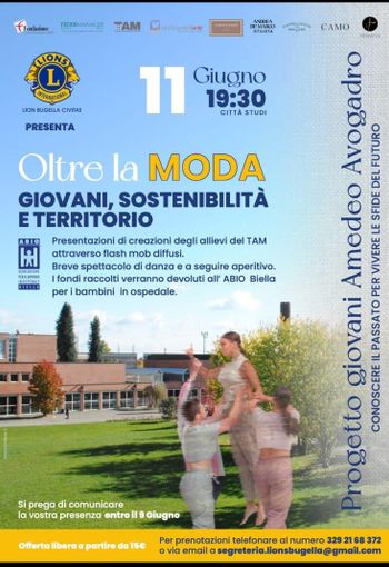 Biella, giovani e moda: un flash mob a Città Studi. Biella, giovani e moda: un flash mob a Città Studi.