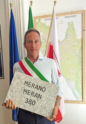 Merano ricorda i Caduti della Grande Guerra: la pietra commemorativa a Su Nuraghe Chervu. Merano ricorda i Caduti della Grande Guerra: la pietra commemorativa a Su Nuraghe Chervu.