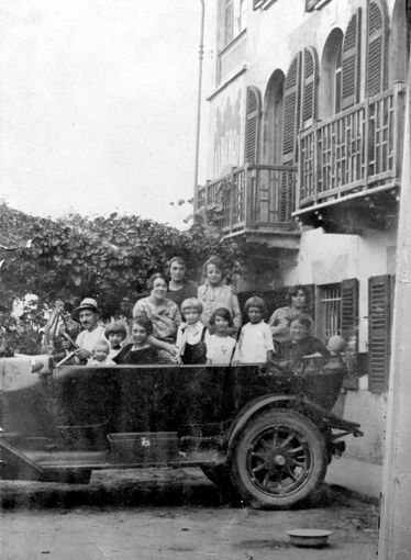 Storie di abbandono, riscatto sociale, amore ed emigrazione Storie di abbandono, riscatto sociale, amore ed emigrazione