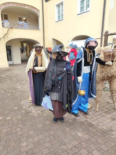 befana presepe