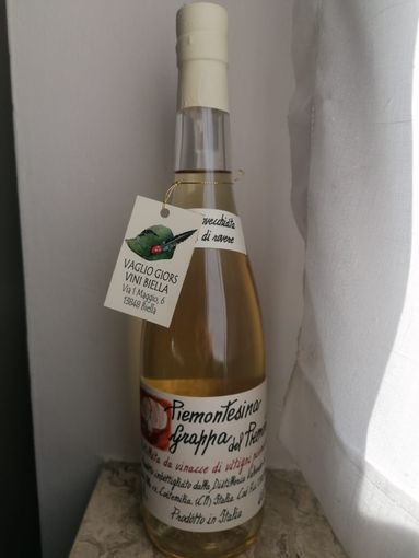 I sapori dell'Adunata ti aspettano da Vaglio Giors: vini, grappe e tradizione.