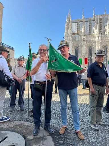 Il Gruppo Alpini Brusnengo-Curino a Milano per il 107° anniversario dell’Ana - Foto Facebook Gruppo Brusnengo - Curino