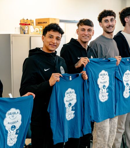 Calcio, i giocatori della Biellese incontrano gli alunni di Cossato (credit: Biellese 1902) Calcio, i giocatori della Biellese incontrano gli alunni di Cossato (credit: Biellese 1902)