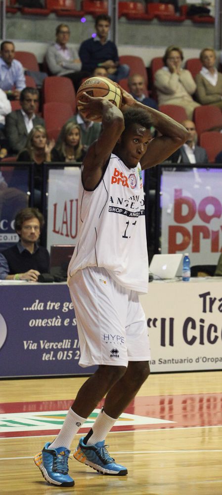 Basket - A Trieste Raymond fa 30 di valutazione