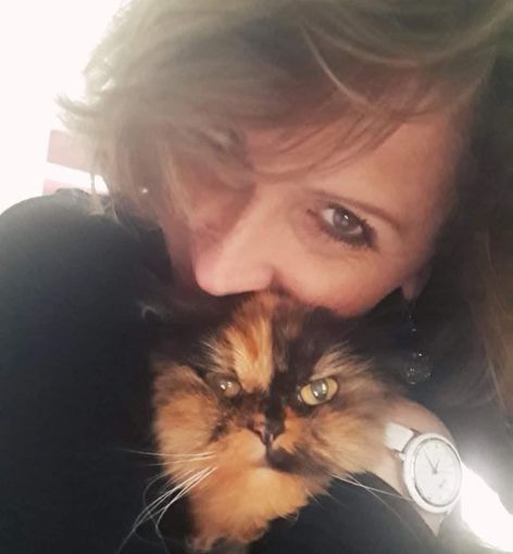 Abbandono di animali, l'appello della scrittrice biellese Raineri: "Un gesto di profonda inciviltà"