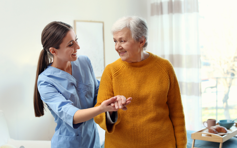 Colf e badanti: in Piemonte cala il lavoro regolare, Biella affronta l'inverno demografico
