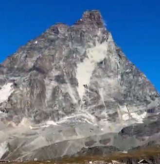Troppo caldo in montagna. Zero termico a quasi 5.000 metri: frana sul Cervino, VIDEO di Luciano Canova Troppo caldo in montagna. Zero termico a quasi 5.000 metri: frana sul Cervino, VIDEO di Luciano Canova