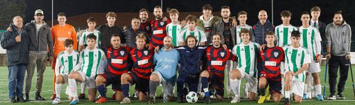 Su Nuraghe Calcio Biella e Locato80 in divisa nero/rosa. “Su Nuraghe Calcio Biella” e “Prafil Lads” nei colori bianco/verde. Su Nuraghe Calcio Biella e Locato80 in divisa nero/rosa. “Su Nuraghe Calcio Biella” e “Prafil Lads” nei colori bianco/verde.