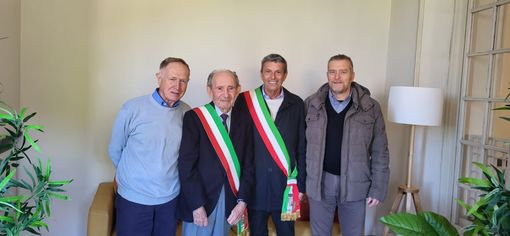 Gli auguri dell'amministrazione all'ex sindaco Falchero per i suoi 100 anni FOTO