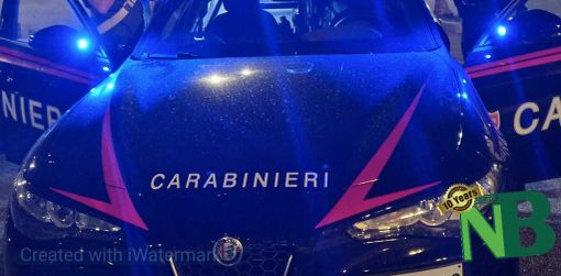 Biella, infrange la vetrina di un bar per una bottiglia di vermut (foto di repertorio)