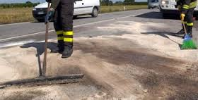 Sandigliano: dorme sull'autocarro che perde gasolio, lo svegliano per avvertirlo ma torna a dormire, foto archivio Sandigliano: dorme sull'autocarro che perde gasolio, lo svegliano per avvertirlo ma torna a dormire, foto archivio