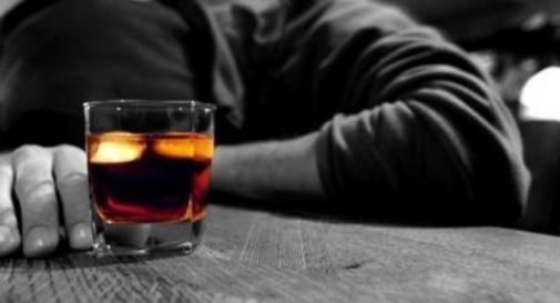 Valdilana: Ubriachi insultano le cameriere e le donne presenti nel locale. Necessario l'intervento dei Carabinieri Valdilana: Ubriachi insultano le cameriere e le donne presenti nel locale. Necessario l'intervento dei Carabinieri