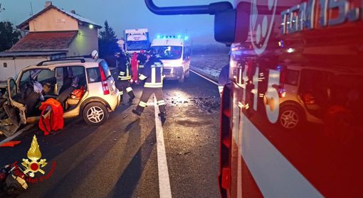 Crescentino, scontro frontale tra due automobili Crescentino, scontro frontale tra due automobili