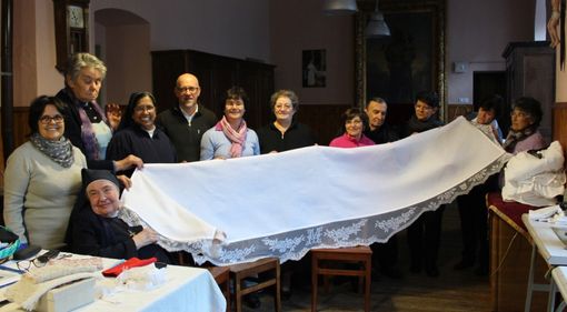 Donne del Filet di Su Nuraghe: cinque metri di pizzo per Oropa