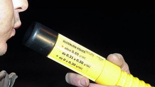 Mongrando, auto contro muro: conducente positivo all’alcol