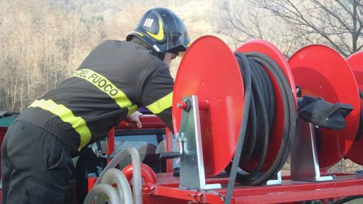 Valdilana, a fuoco catasta di legname (foto di repertorio) Valdilana, a fuoco catasta di legname (foto di repertorio)