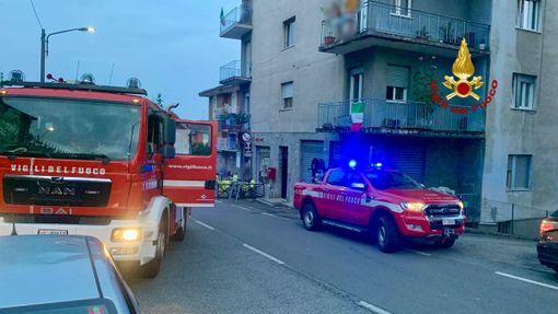 Pralungo, incendio in un magazzino: intervengono i Vigili del Fuoco Pralungo, incendio in un magazzino: intervengono i Vigili del Fuoco