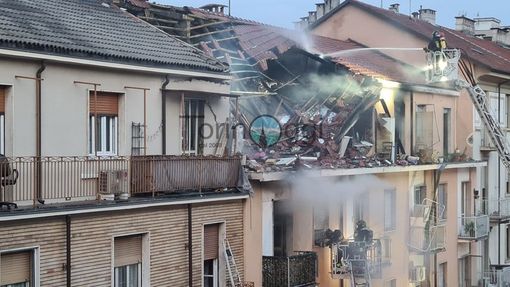 Dal Nord-ovest - Esplosione di via Nizza: in ospedale l'uomo che ha provocato lo scoppio, svelato il colpevole. Dal Nord-ovest - Esplosione di via Nizza: in ospedale l'uomo che ha provocato lo scoppio, svelato il colpevole.