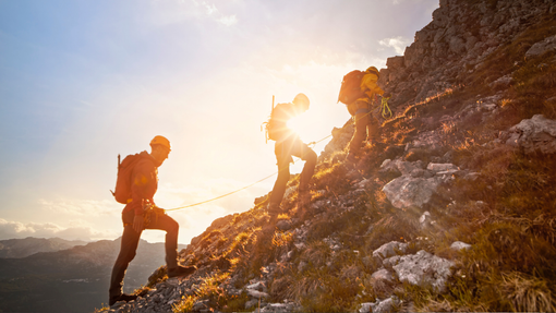Montagna, tra fascino e insidie: come vivere l’escursionismo in sicurezza