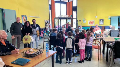"Relazioni preziose" tra i bambini della scuola materna di Ponderano e gli ospiti della casa di riposo Don Matteo Zanetto FOTO "Relazioni preziose" tra i bambini della scuola materna di Ponderano e gli ospiti della casa di riposo Don Matteo Zanetto FOTO