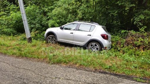 Mongrando, auto fuori strada in via per Netro