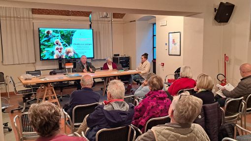 “Chiedilo a un castagno”, Tiziano Fratus “adotta” un castagno in Valle Elvo, a Netro “Chiedilo a un castagno”, Tiziano Fratus “adotta” un castagno in Valle Elvo, a Netro