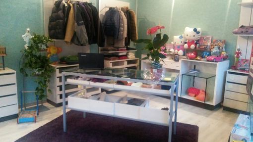 Esterno e interno del nuovo locale solidale di via Trieste 13 a Biella