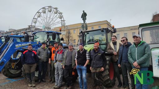 Biella, i trattori tornano in campo: la protesta in Piazza Martiri. Biella, i trattori tornano in campo: la protesta in Piazza Martiri.