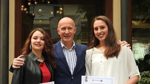 Rebecca Di Siena e Giada Lideo con il presidente Rhytmic School Carlo Vineis