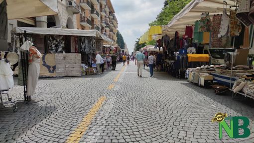 A Biella tornano le bancarelle in centro per la Vigilia di Natale.