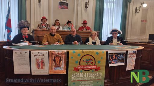 A Biella è tempo di carnevale: il Thes festeggia i 60 anni, Chiavazza i 53 e tornano i coriandoli in piazza Cisterna, FOTO e VIDEO