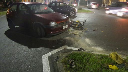 In prognosi riservata il centauro ferito in via Ivrea