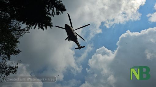 Cade lungo un sentiero a Oropa, interviene l'elisoccorso