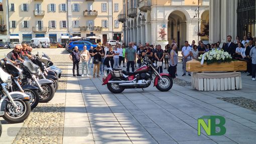 In Duomo l'ultimo saluto a Laurent Paris "Eri un uomo leale", la commozione della famiglia e degli amici