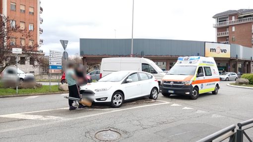 Biella, auto centra in pieno lo spartitraffico, foto Dimitri Ozino