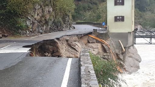Maltempo, situazione viabilità: ecco l'elenco delle strade chiuse e riaperte Maltempo, situazione viabilità: ecco l'elenco delle strade chiuse e riaperte
