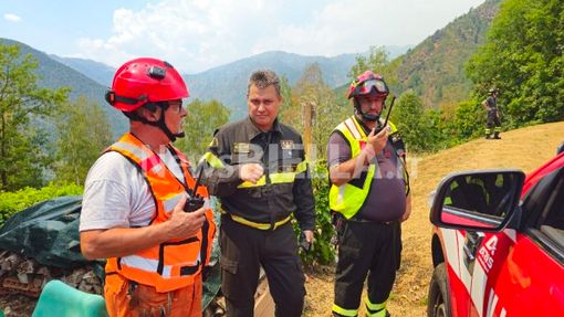 Valsessera, incendio all'Alpe Noveis: impegnati 40 operatori, aerei e mezzi a terra Valsessera, incendio all'Alpe Noveis: impegnati 40 operatori, aerei e mezzi a terra