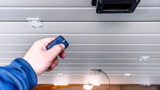 Organizzare il garage con una serranda avvolgibile: 5 idee salvaspazio Organizzare il garage con una serranda avvolgibile: 5 idee salvaspazio