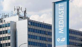 Mediaset dopo il video di Corona: "Libertà di espressione non è libertà di diffamazione"