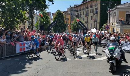 Giro d'Italia, la partenza della 19° tappa da piazza Martiri VIDEO